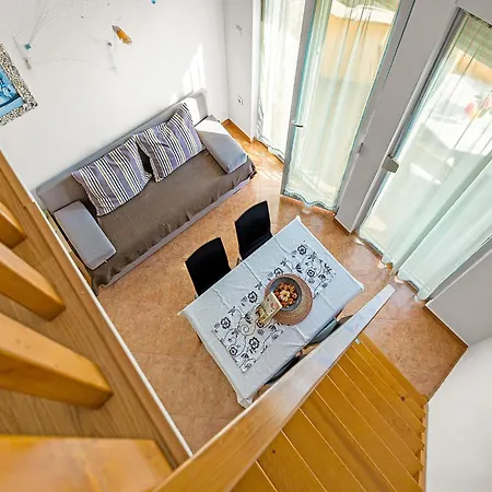 Apartment With Balcony In Medulin